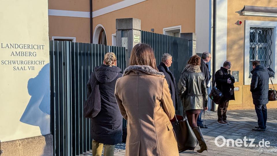 Der Einlass war am Freitag geregelt und erfolgte abschnittsweise. Bild: Stephan Huber