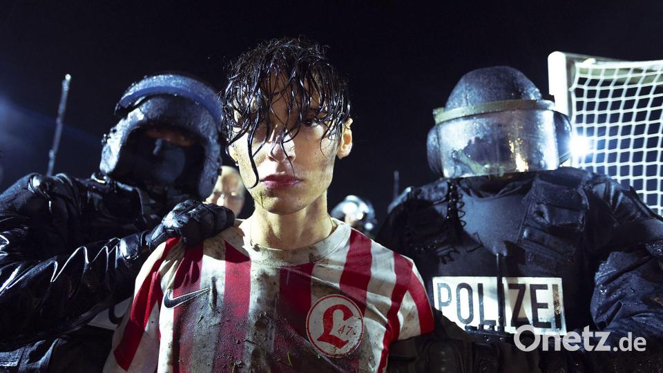 Festnahme beim Fußball: Wer hat Yusuf verraten? Bild: Anne Wilk/Discovery Communications Benelux B.V. HBO Max/dpa