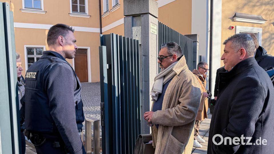 Prozessbeteiligte und Zuschauer wurden nacheinander eingelassen. Bild: Stephan Huber