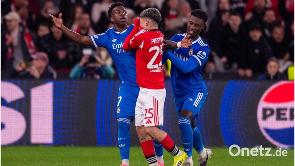 Vinicius Junior (l) und Gianluca Prestianni (M) geraten aneinander. Was hat der Benfica-Profi zum Real-Madrid-Star gesagt? (Archivbild) Bild: Miguel Lemos/ZUMA Press Wire/dpa