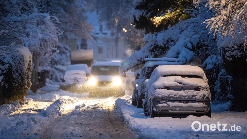 Der starke Schneefall stört die Vorbereitung laut dem Bayern-Trainer nicht. Bild: Lukas Barth-Tuttas/dpa