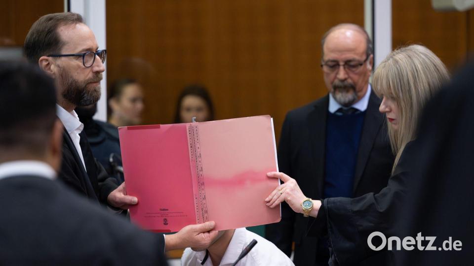 Insgesamt sind acht Männer angeklagt. Bild: Boris Roessler/dpa