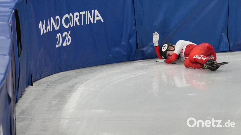 Kamila Sellier liegt nach dem schweren Sturz auf dem Eis. Bild: Stephanie Scarbrough/AP/dpa