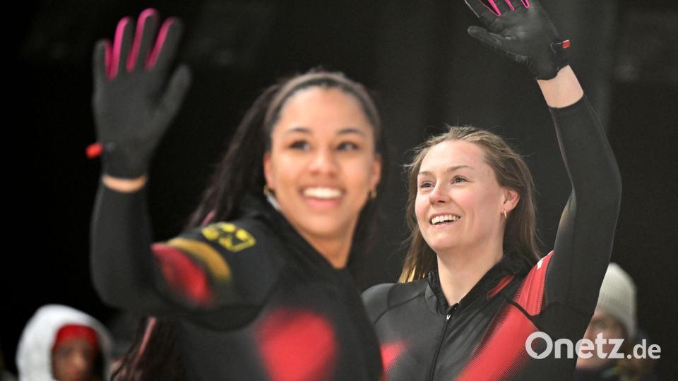 Strahlendes Siegerlächeln: Laura Nolte (r) und Deborah Levi. Bild: Robert Michael/dpa