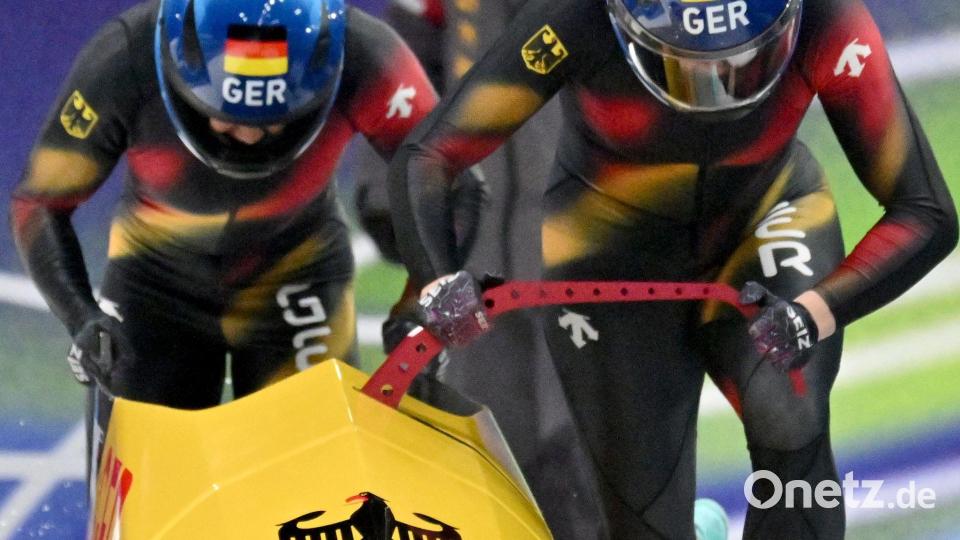 Laura Nolte (Pilotin) und Anschieberin Deborah Levi (Deutschland) legten im ersten Lauf gleich Start- und Bahnrekord hin. Bild: Robert Michael/dpa