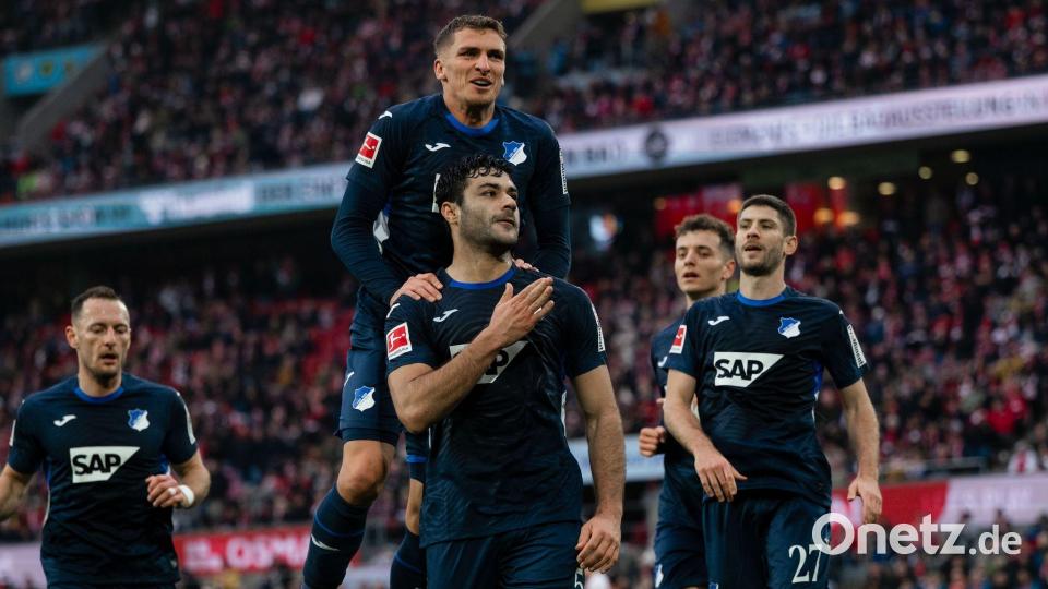 Hoffenheim jubelt über den Ausgleich zum 1:1. Bild: Marius Becker/dpa