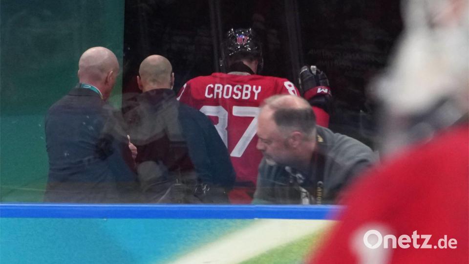 Sidney Crosby verletzte sich im Viertelfinale und musste verletzt vom Eis. (Archivbild) Bild: Carolyn Kaster/AP/dpa