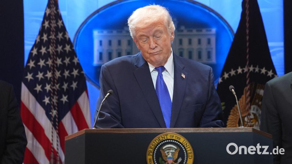 Trump will den von ihm verkündeten weltweiten 10-Prozent-Zollsatz auf Importe in die USA auf 15 Prozent erhöhen. Bild: Evan Vucci/AP/dpa