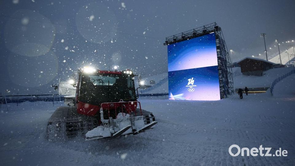 Viel Schnee in der Halfpipe: Der letzte olympische Wettkampf in Livigno muss wetterbedingt auf Sonntag verschoben werden. Bild: Andy Bao/AP/dpa