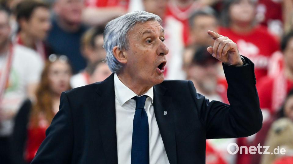 Svetislav Pesic und die Bayern-Basketballer verpassten das Pokal-Endspiel in eigener Halle. Bild: Sven Hoppe/dpa