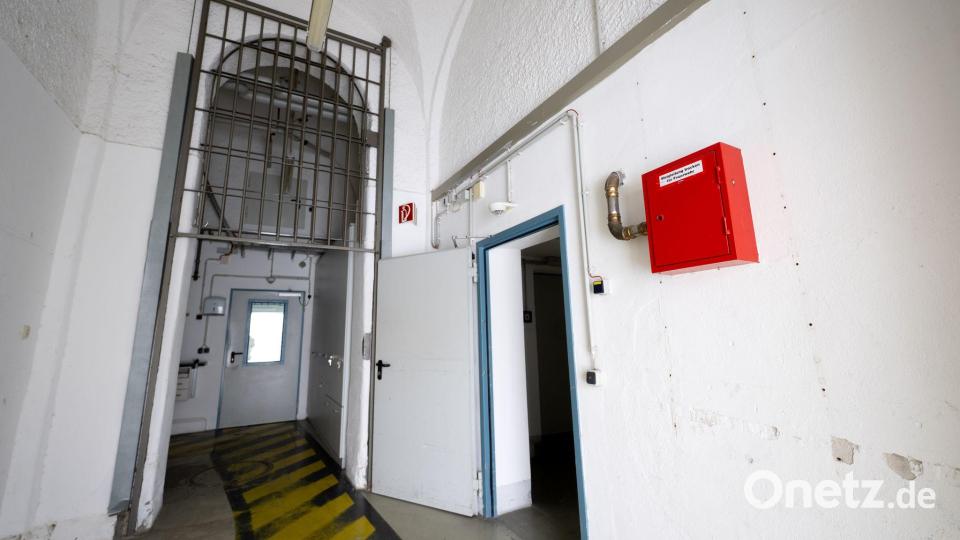 Gitter erinnern überall daran, dass hier nicht jeder gehen wollte, wenn er wollte. Bild: Sven Hoppe/dpa