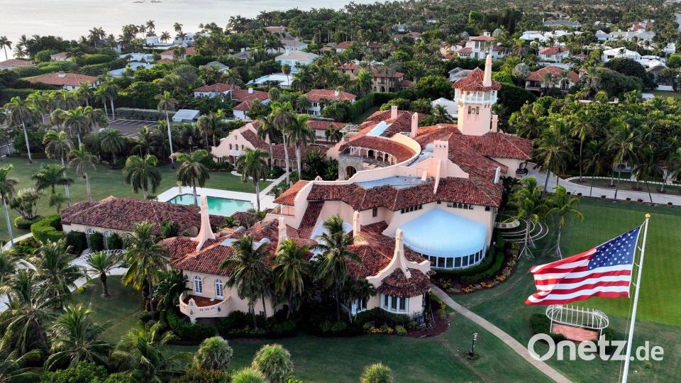 Der US-Präsident hält sich am Wochenende oft in seinem Anwesen Mar-a-Lago auf. (Archivbild) Bild: Steve Helber/AP/dpa