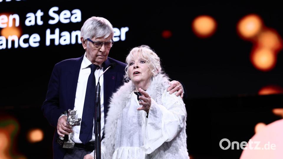 Tom Courtenay und Anna Calder-Marshall bekamen den Silbernen Bären für die beste schauspielerische Leistung in einer Nebenrolle. Bild: Christoph Soeder/dpa