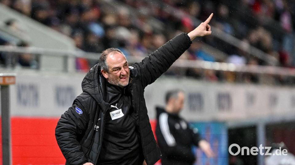 Frank Schmidt stand kurz vor einem Sieg gegen Stuttgart. Bild: Harry Langer/dpa