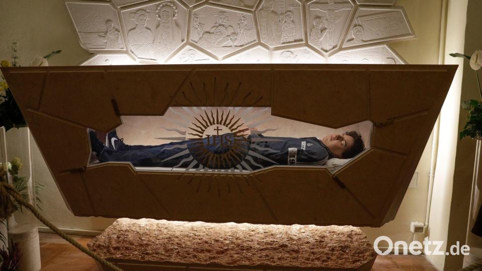 Carlo Acutis zieht eine neue Generation von Pilgern an. (Archivbild) Bild: Gregorio Borgia/AP/dpa