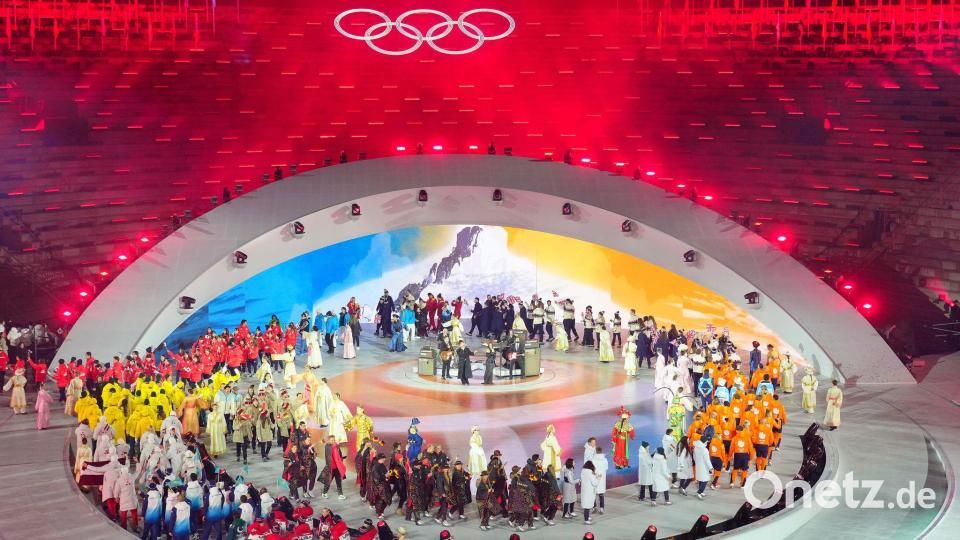 Auch die Schlussfeier der Olympischen Winterspiele geriet bunt. Bild: Michael Kappeler/dpa