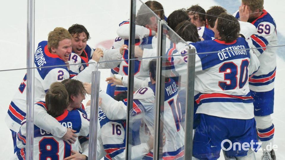 Grenzenlose Freude: Die Amerikaner kurz nach dem Sieg gegen den großen Rivalen Kanada. Bild: Peter Kneffel/dpa