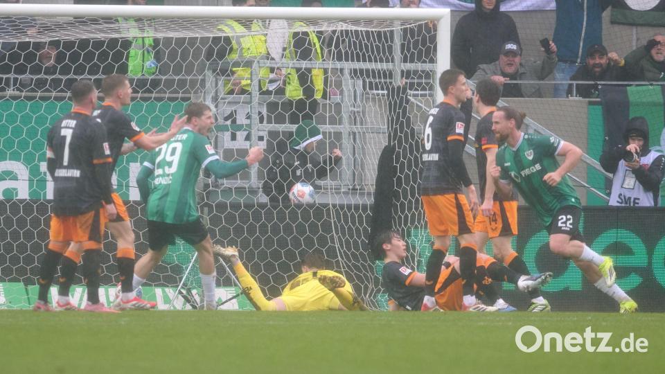 Münsters Jannis Heuer jubelt über sein Tor zum 1:1. Bild: Bernd Thissen/dpa