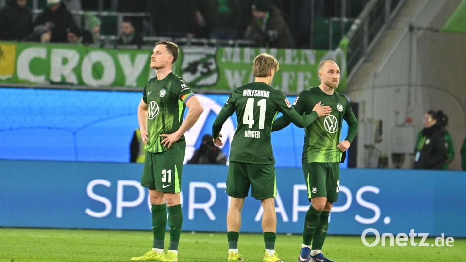 Frust pur bei Wolfsburgs Kapitän Yannick Gerhardt (l) und seinen Teamkollegen Jan Bürger (M.) und Christian Eriksen. Bild: Swen Pförtner/dpa