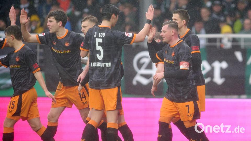 Kaiserslauterns Spieler jubeln über das Tor zum 1:0. Bild: Bernd Thissen/dpa