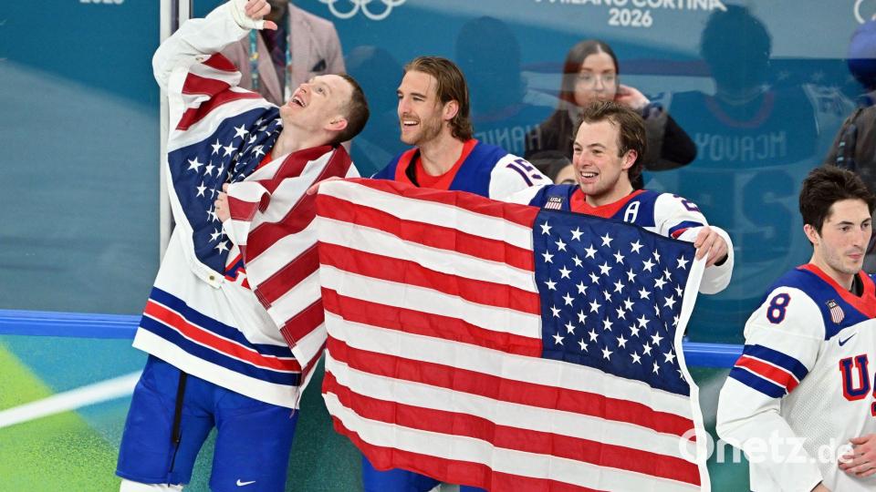 Die US-Spieler jubeln über den Olympiasieg Bild: Peter Kneffel/dpa
