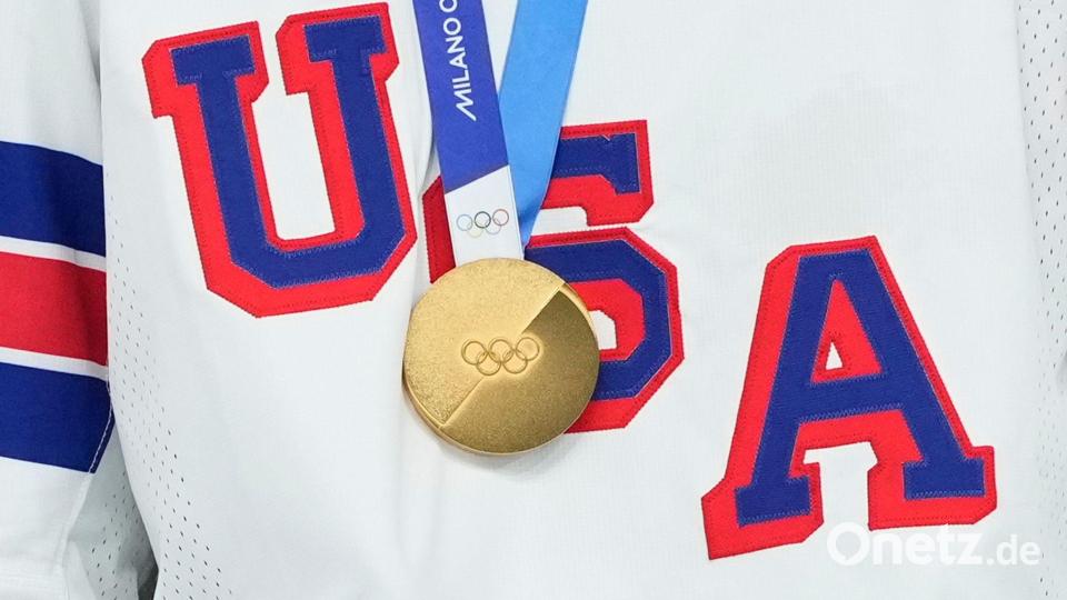 Die amerikanischen Eishockey-Spieler bezwangen Erzrivale Kanada im Olympia-Finale. Bild: Hassan Ammar/AP/dpa
