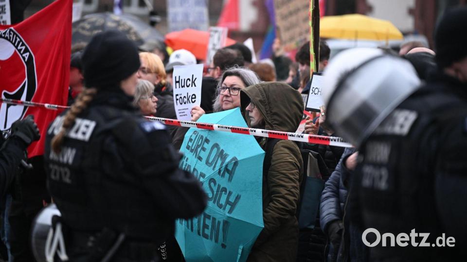 Die Polizei sicherte die Veranstaltung in Dortmund mit starken Kräften ab. Bild: Benjamin Westhoff/dpa