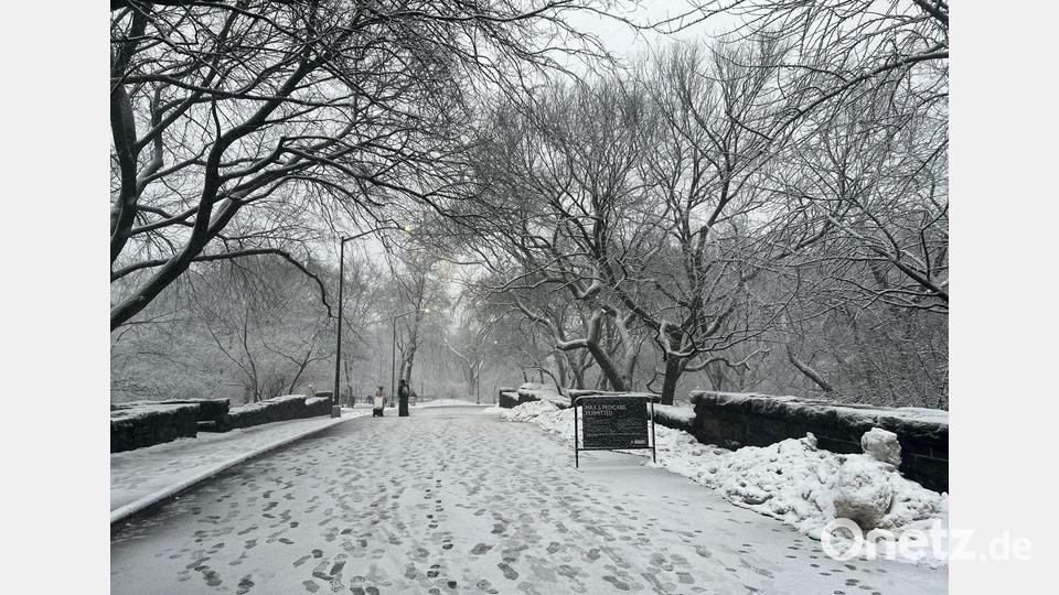 In New York legt der viele Schnee das öffentliche Leben lahm. Bild: Christina Horsten/dpa