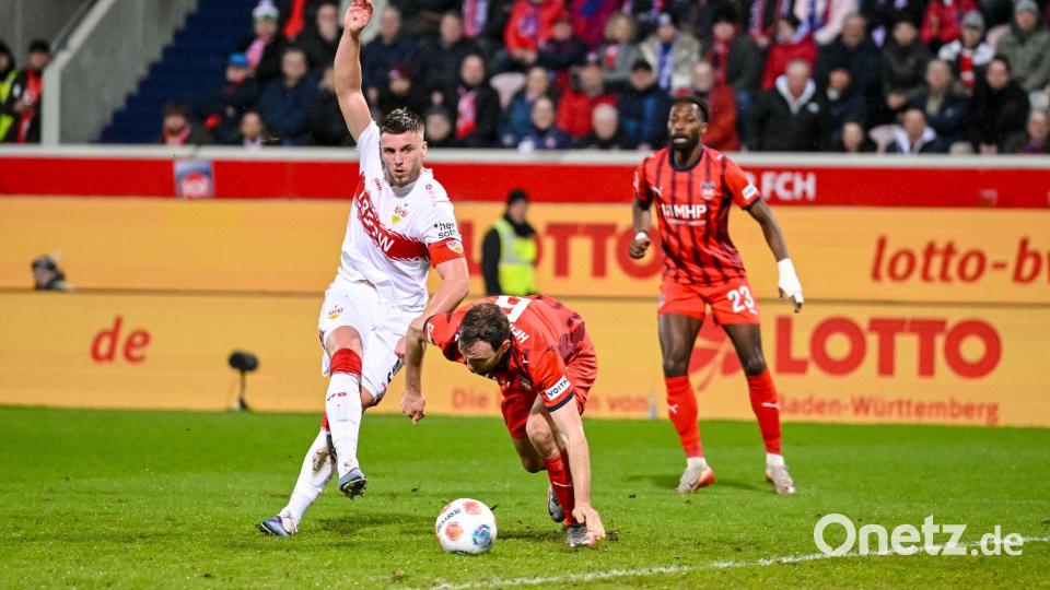 Kein Freund des Videobeweises: Ermedin Demirovic (l). Bild: Harry Langer/dpa