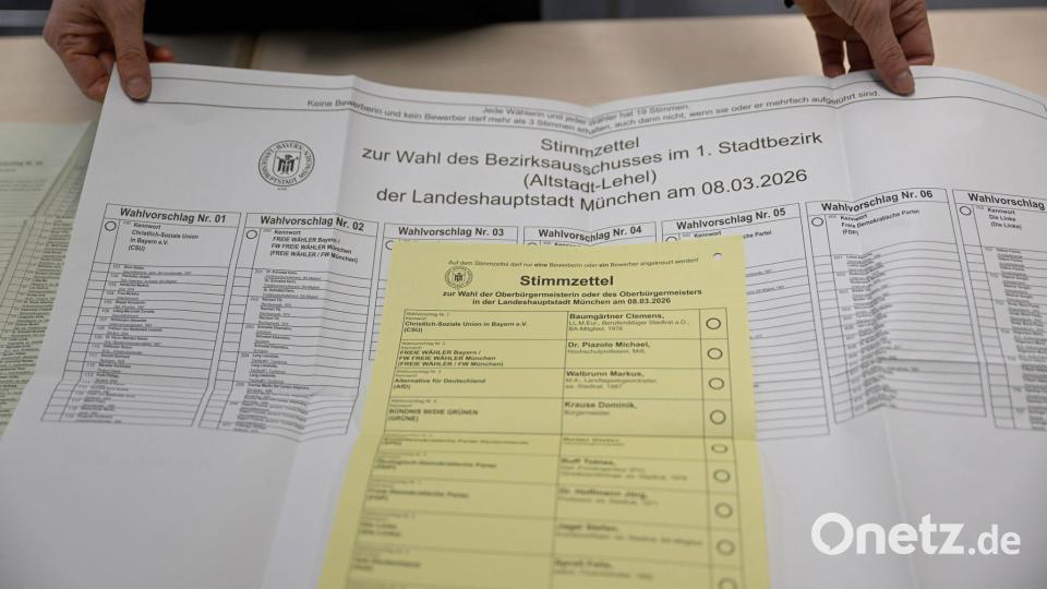 Zu Hause lässt sich der Stimmzettel in aller Ruhe studieren. (Archivbild) Bild: Felix Hörhager/dpa