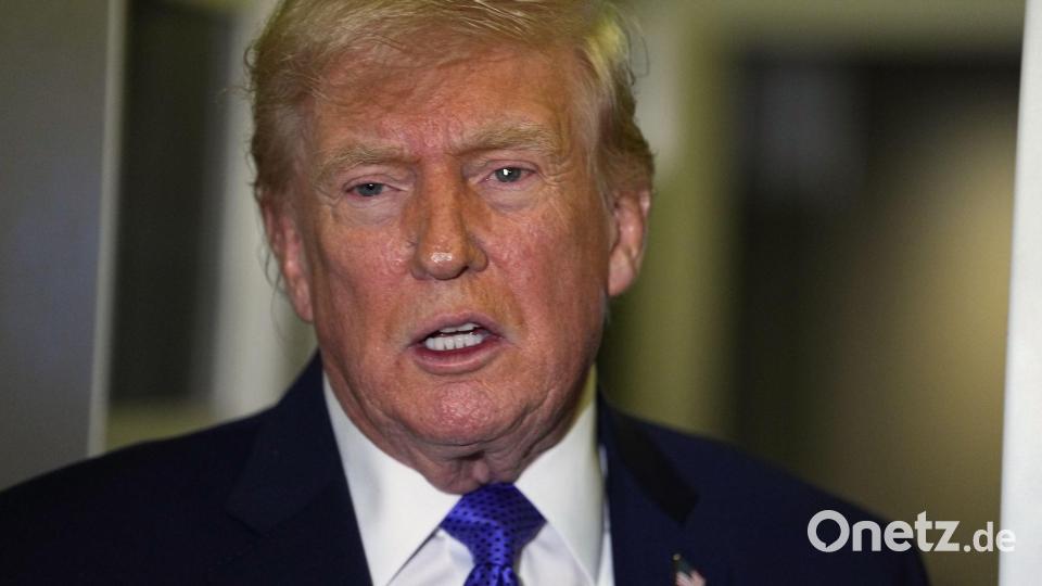 Trump nannte Berichte über angebliche Warnungen seines Generalstabchefs falsch. (Archivbild). Bild: Matt Rourke/AP/dpa