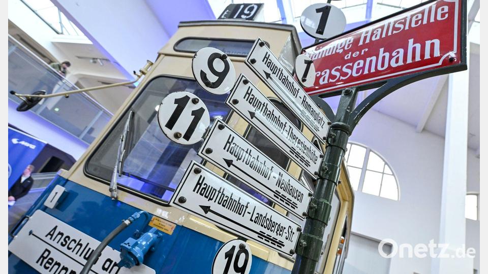 Das MVG-Museum begleitet das Jubiläumsjahr mit einer Ausstellung. Bild: Peter Kneffel/dpa