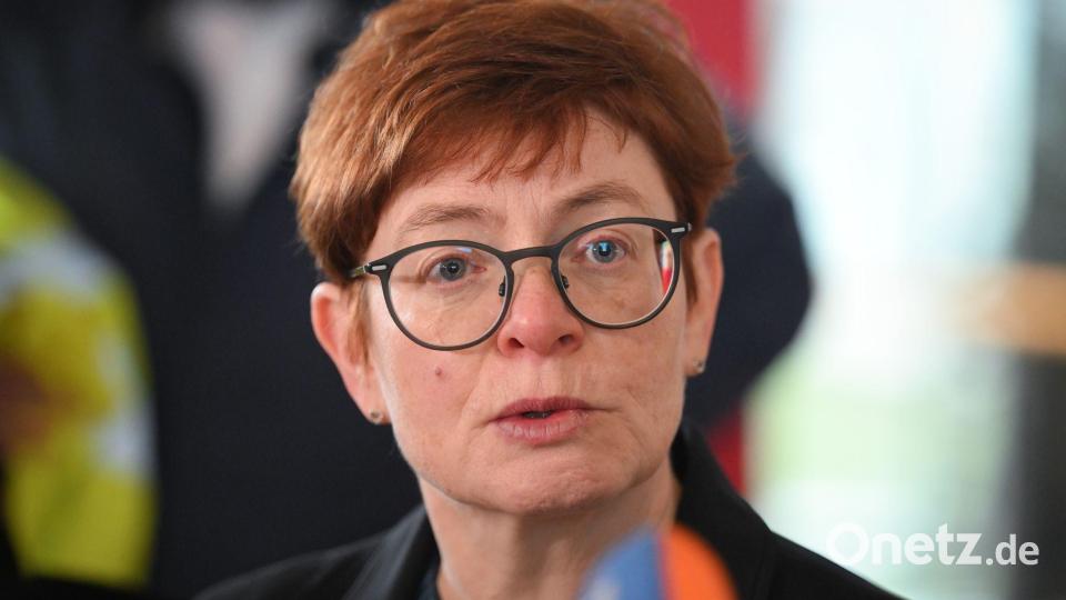 „Offenbar verstehen die Arbeitgeber immer noch nicht, dass es auf Dauer keine funktionierende ÖPNV-Daseinsvorsorge mehr geben kann, wenn wir jetzt nicht entscheidend die Arbeitsbedingungen verbessern“, sagt die stellvertretende Verdi-Vorsitzende Christine Behle zum erneuten Warnstreikaufruf. (Archivbild) Bild: Soeren Stache/dpa