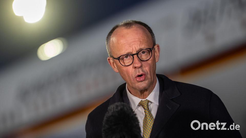 In einer Stellungnahme kurz vor seinem Abflug gab er eine chinesische Weisheit als Motto seiner Reise aus. Bild: Michael Kappeler/dpa