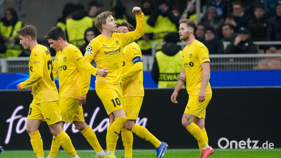 Jens Petter Hauge (M) und Bodö/Glimt haben überraschend Inter Mailand ausgeschaltet. Bild: Luca Bruno/AP/dpa