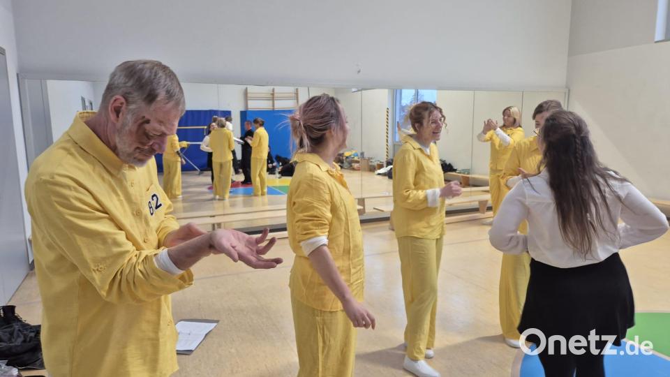 Spannende Einblicke: Eine Kostümprobe für „Das Experiment“ des Ovigo-Theaters. Bild: Florian Wein/OVIGO Theater