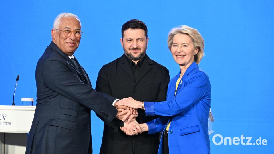 Versprachen dem ukrainischen Präsidenten Wolodymyr Selenskyj zum Jahrestag des russischen Angriffskrieges weitere Unterstützung: EU-Kommissionspräsidentin Ursula von der Leyen (r) und EU-Ratspräsident António Costa (l). Bild: Ansgar Haase/dpa
