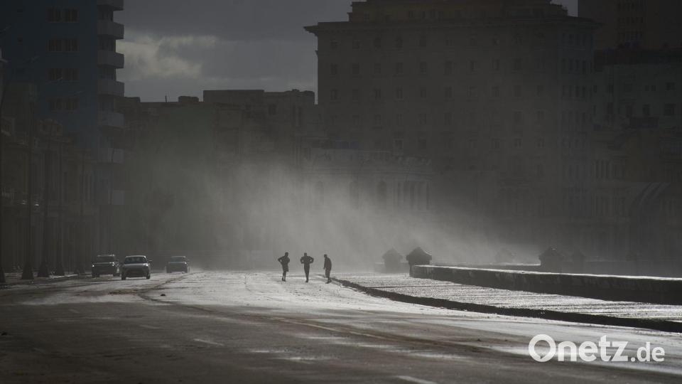 Straßenszene in Kuba Bild: Ramon Espinosa/AP/dpa