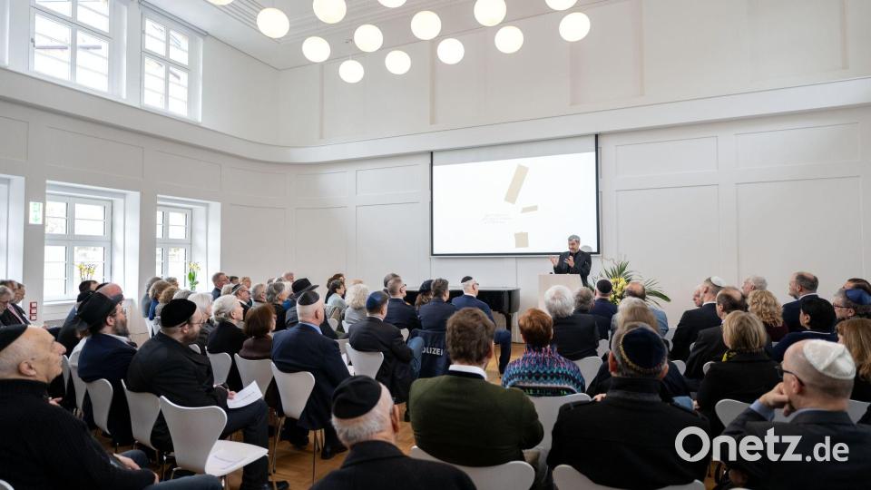 Die erste Veranstaltung im neuen jüdischen Kulturzentrum in Bayreuth war ein Festakt zur Eröffnung. Bild: Pia Bayer/dpa