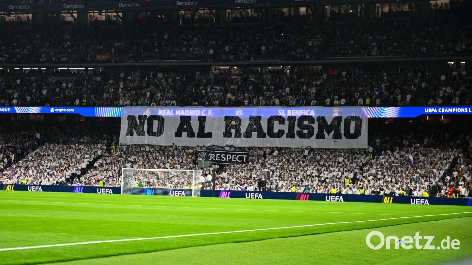 Madrider Fans antworteten nach dem Rassismus-Vorfall im Hinspiel mit diesem Banner. Bild: Miguel Lemos/ZUMA Press Wire/dpa