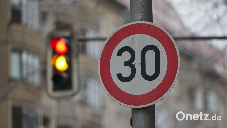 Für Unfallforscher ist besonders das Tempolimit der Schlüssel für sicherere Straßen. (Symbolbild) Bild: Jörg Carstensen/dpa