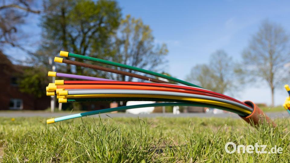 Die Marktgemeinde Kohlberg hängt beim Breitbandausbau bisher in der Warteschleife. Symbolbild: Christian Schwier