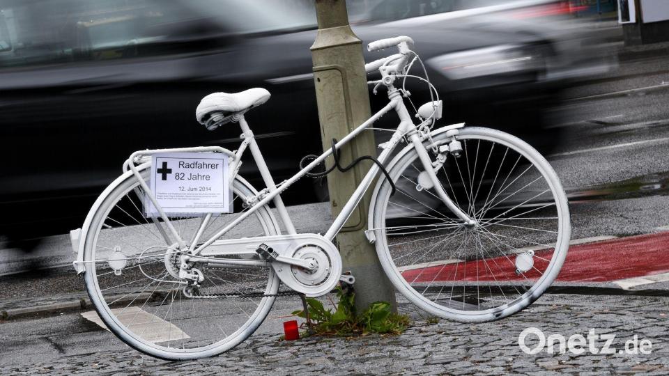 Auch Radfahrer und Fußgänger zählten zu den Verkehrsopfern. (Symbolbild) Bild: picture alliance / dpa
