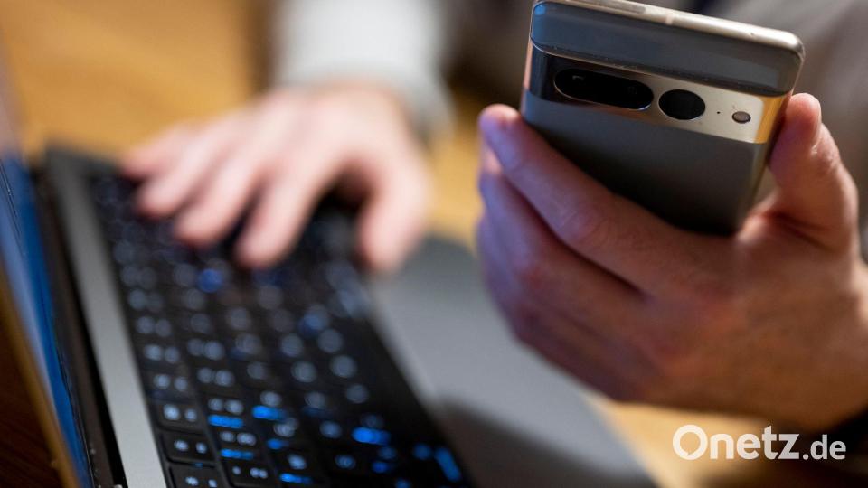 Beim Bundeskriminalamt (BKA) hat man bekannte islamistische Internetpräsenzen im Blick. (Symbolbid) Bild: Monika Skolimowska/dpa