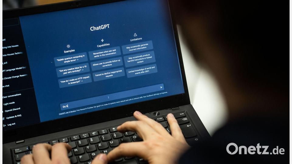 Monate vor dem Schulmassaker soll die Täterin Gedanken zu Waffengewalt auf der KI-Plattform ChatGPT ausgestaltet haben. (Symbolbild) Bild: Frank Rumpenhorst/dpa