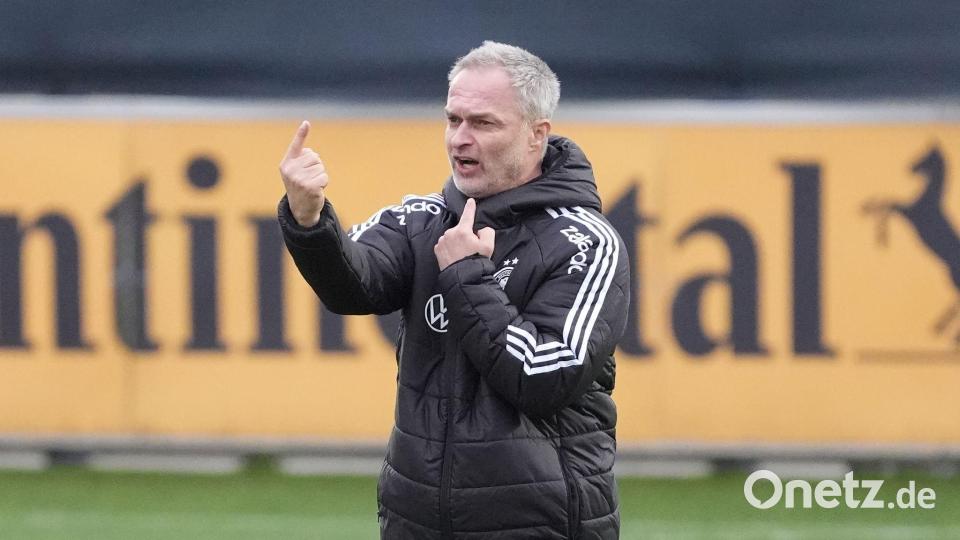 Übungseinheit in Frankfurt vor der WM-Qualifikation: Bundestrainer Christian Wück. Bild: Marc Schüler/dpa