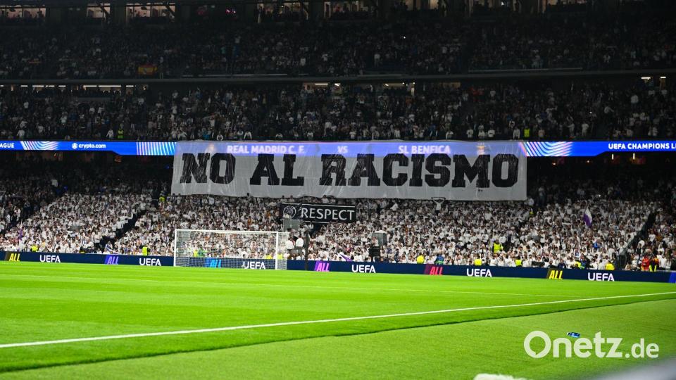 Die Real-Fans unterstützten ihren Spieler mit einem Banner. Bild: Miguel Lemos/ZUMA Press Wire/dpa