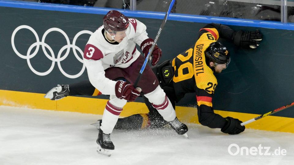 Alberts Smits (l) wechselt nach München. (Archivbild) Bild: Peter Kneffel/dpa
