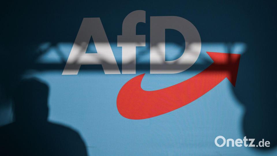 Die AfD wird vorläufig weiter als Verdachtsfall geführt. Mit ihrem Eilantrag gegen eine Höherstufung hatte sie vor Gericht Erfolg. (Symbolbild) Bild: Hannes P Albert/dpa