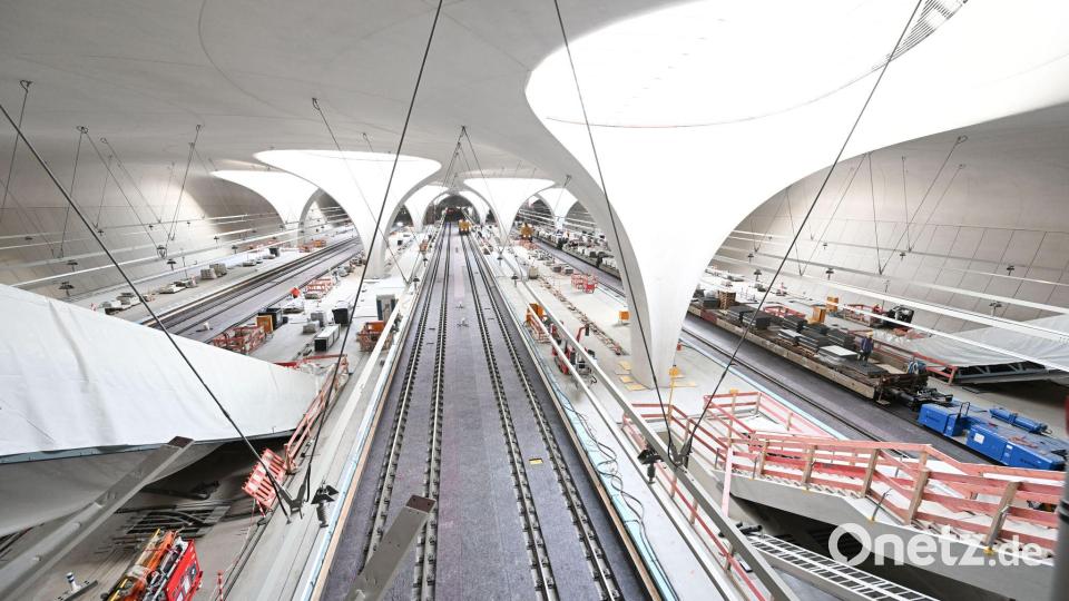 Bis hier die ersten Züge abfahren, dürfte es noch etwas dauern. (Archivbild) Bild: Bernd Weißbrod/dpa